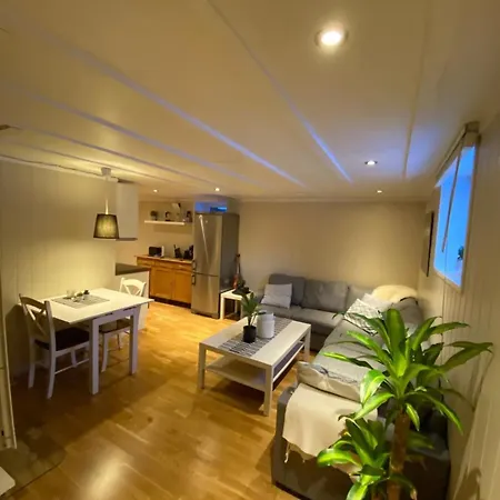Guest house Modern 2 Bed-room 60 M2 By Lerkendal Buss Stop - Cozy Living Room, Full Kitchen & Bad Trondheim