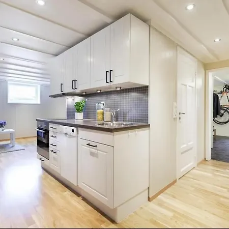 Modern 2 Bed-room 60 M2 By Lerkendal Buss Stop - Cozy Living Room, Full Kitchen & Bad *