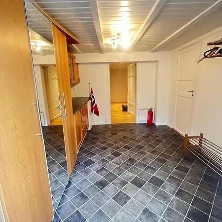 Modern 2 Bed-room 60 M2 By Lerkendal Buss Stop - Cozy Living Room, Full Kitchen & Bad Gasthof Trondheim