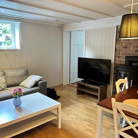 Guest house Modern 2 Bed-room 60 M2 By Lerkendal Buss Stop - Cozy Living Room, Full Kitchen & Bad Trondheim